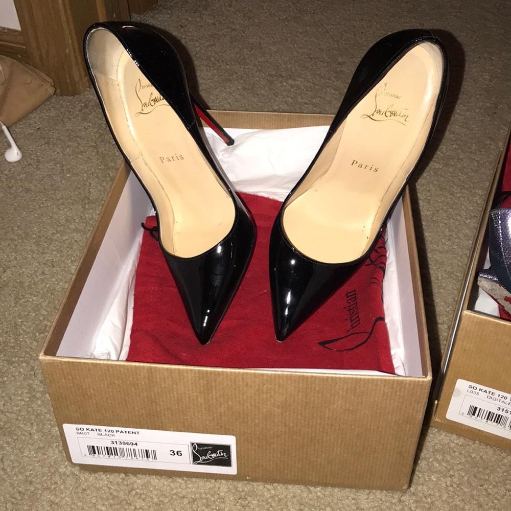 *{sold}*Black patent So Kate